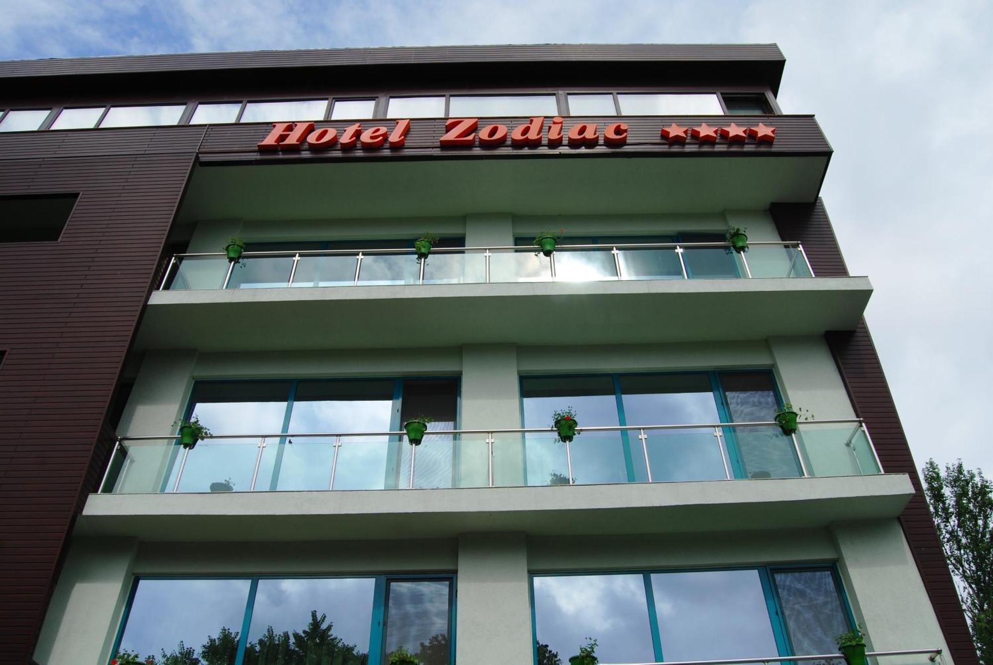 Hotel Zodiac คอนสตันซา ภายนอก รูปภาพ