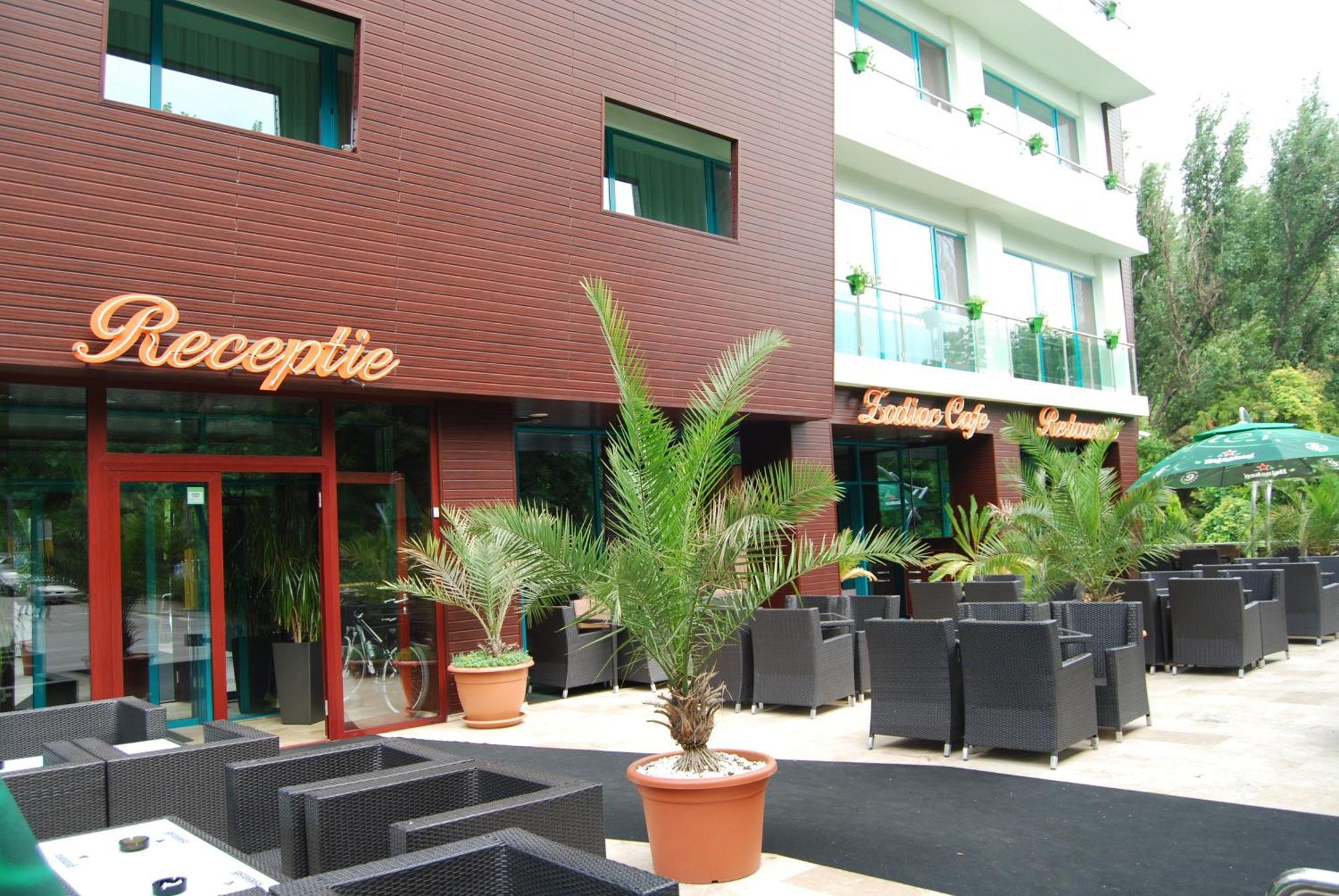 Hotel Zodiac คอนสตันซา ภายนอก รูปภาพ